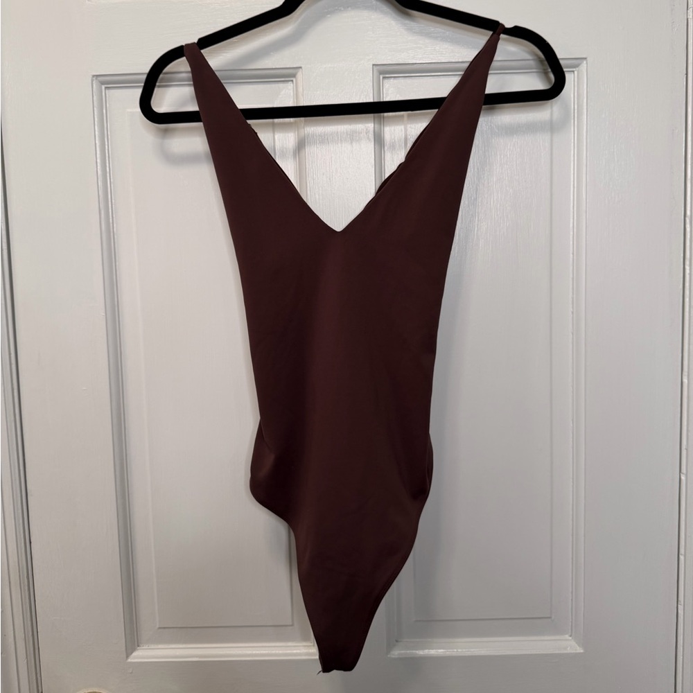 Babaton Aritzia Deep V Neck Bodysuit‎ Brown Size Large